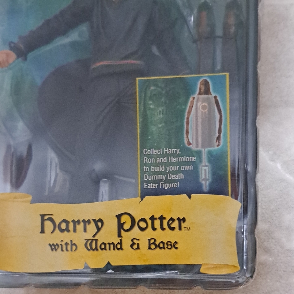 Harry Potter Action Figure with Wand & Base SEALED - Picture 2 of 5